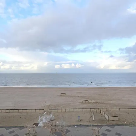 In With Stunning Sea View Apartman